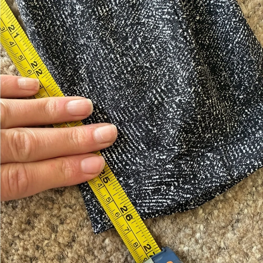 Lululemon Women’s On The Fly joggers black and white feathered jacquard Size 2